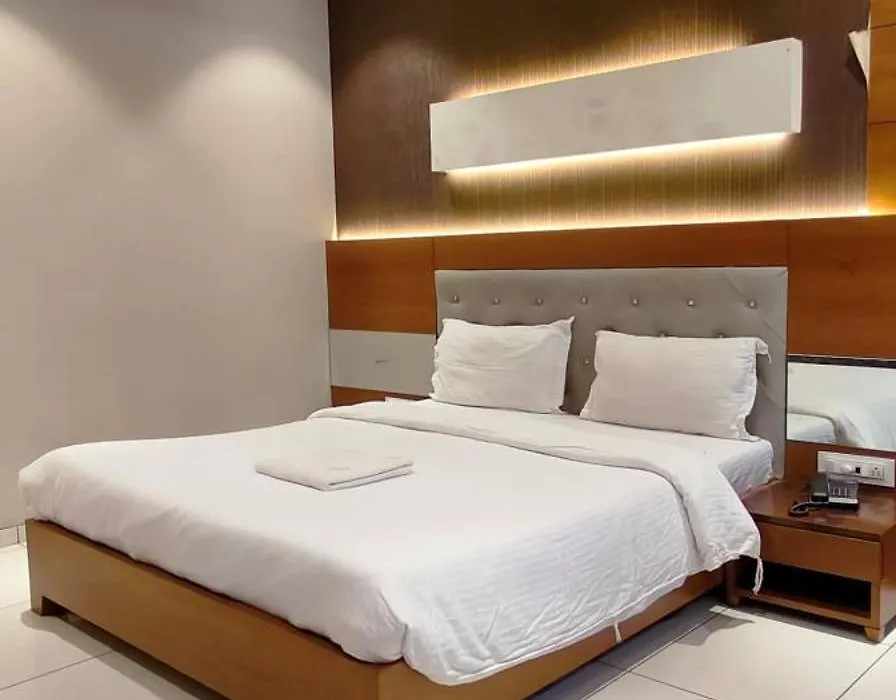 Hotel Ravikiran Kolhapur, Near Gokul Shirgaov Midc, Kaneriwadi, 5 Star Midc, On Nh4 Goa Highway-1