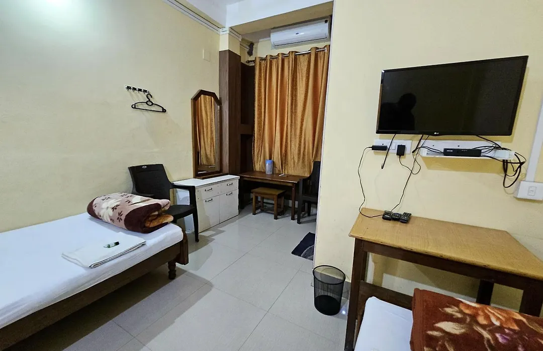 Hotel Rishiraj-1
