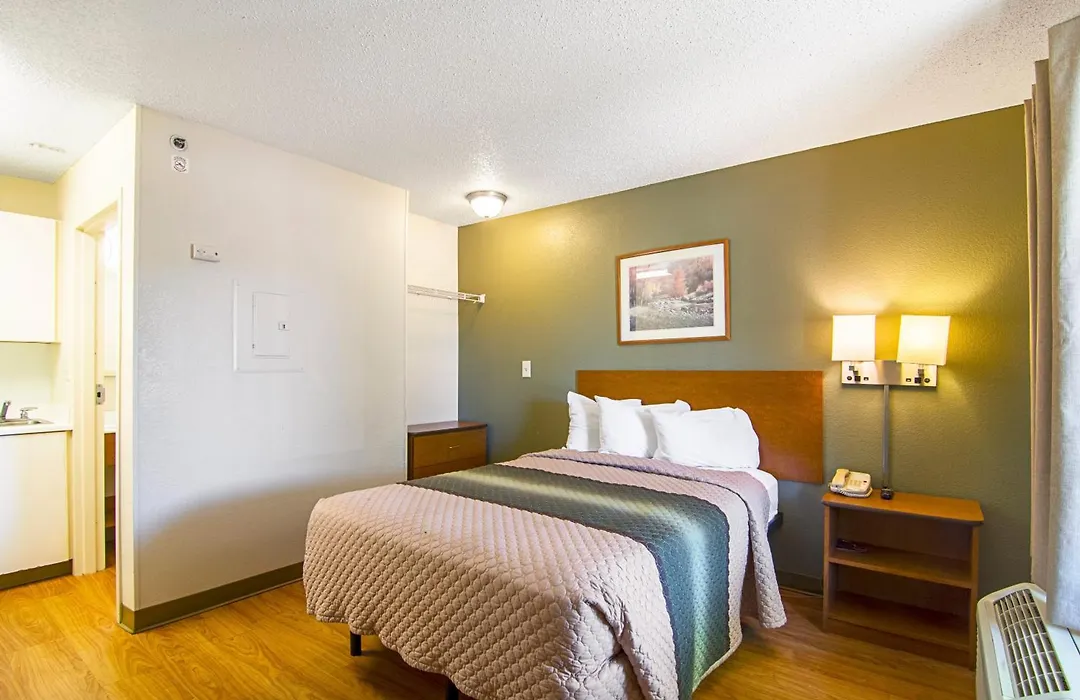 Hometowne Studios By Red Roof Chicago - Waukegan-1
