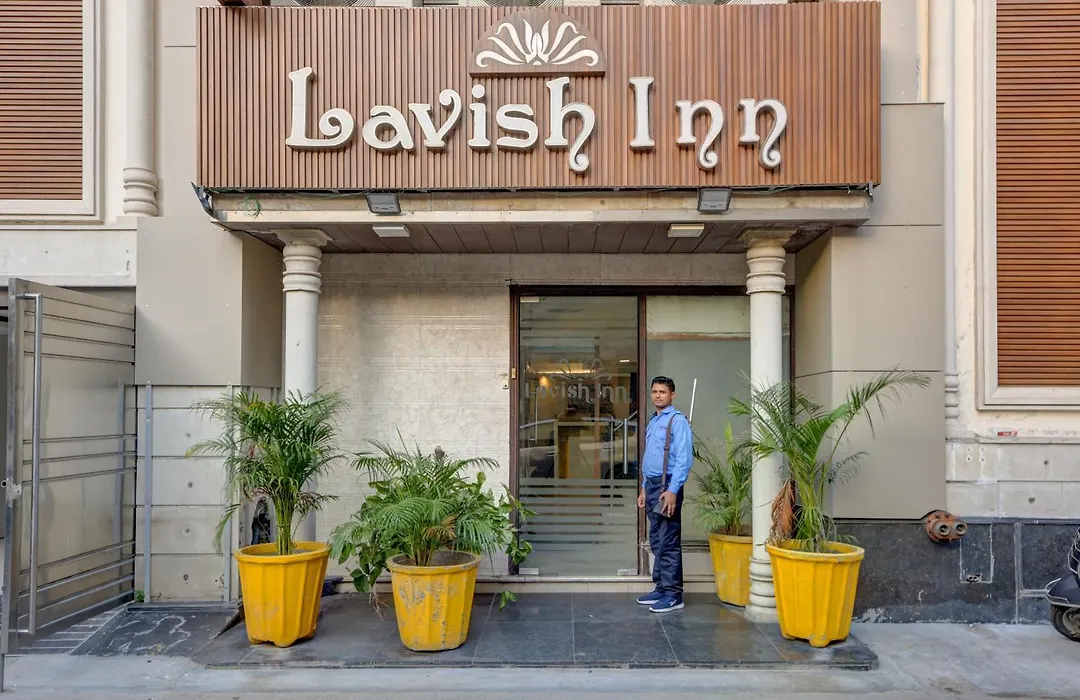 Qotel Signature Lavish Inn - Hotel In Rajouri Garden Near Metro & Pacific Mall-1