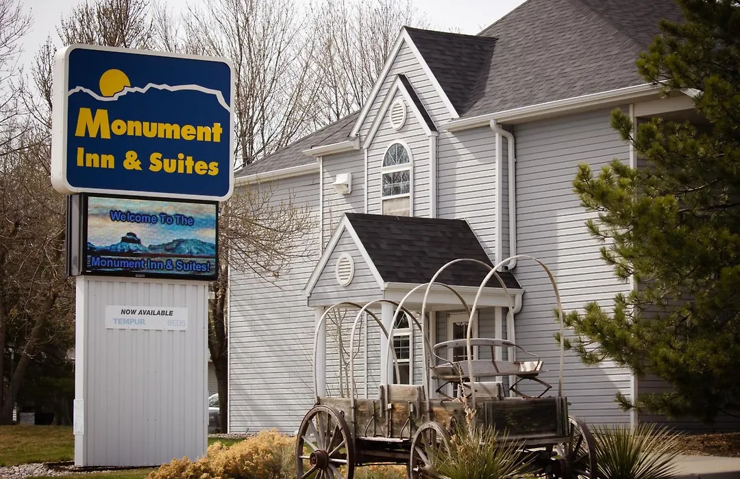 Monument Inn & Suites-1