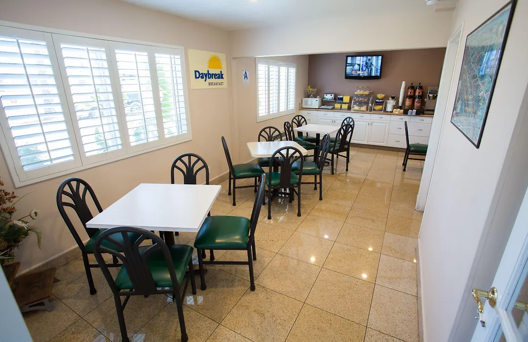 Days Inn By Wyndham Oceanside-1