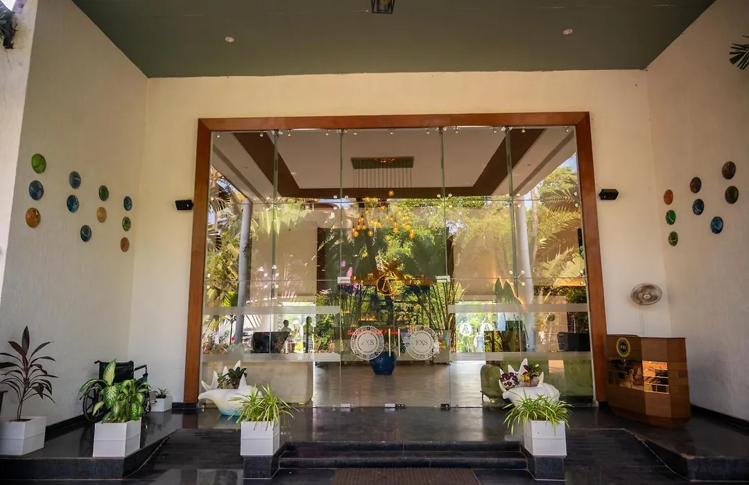 Foxoso La Beach Resort & Spa-1
