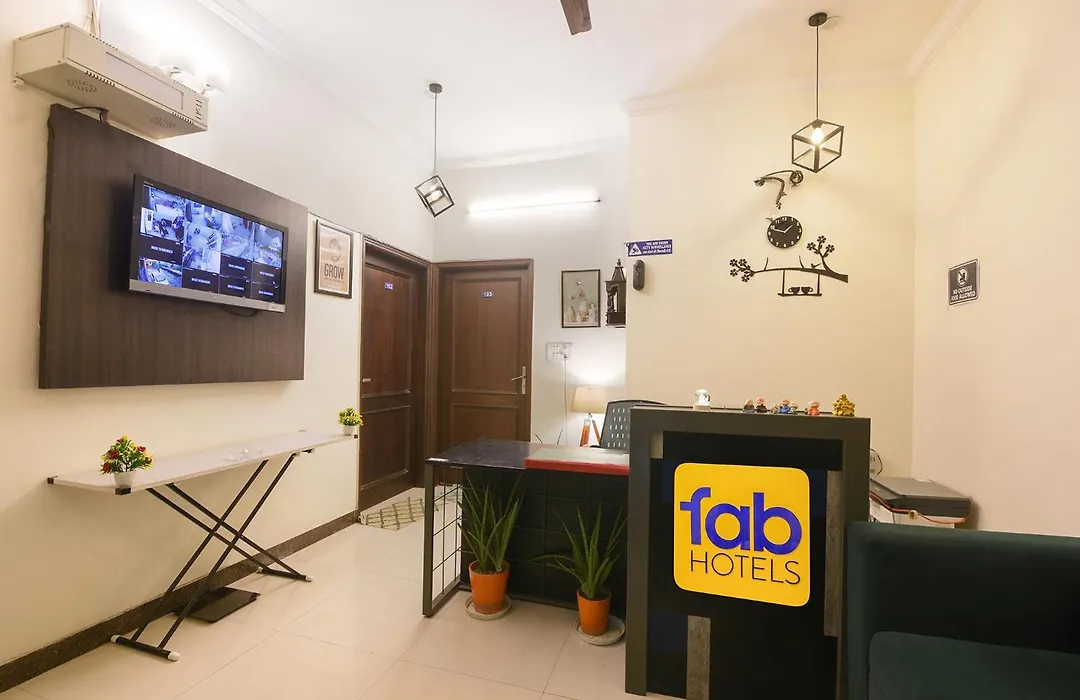 Fabhotel Golf Luxury- 10 Min From Sector 42-43 Rapid Metro Station-1