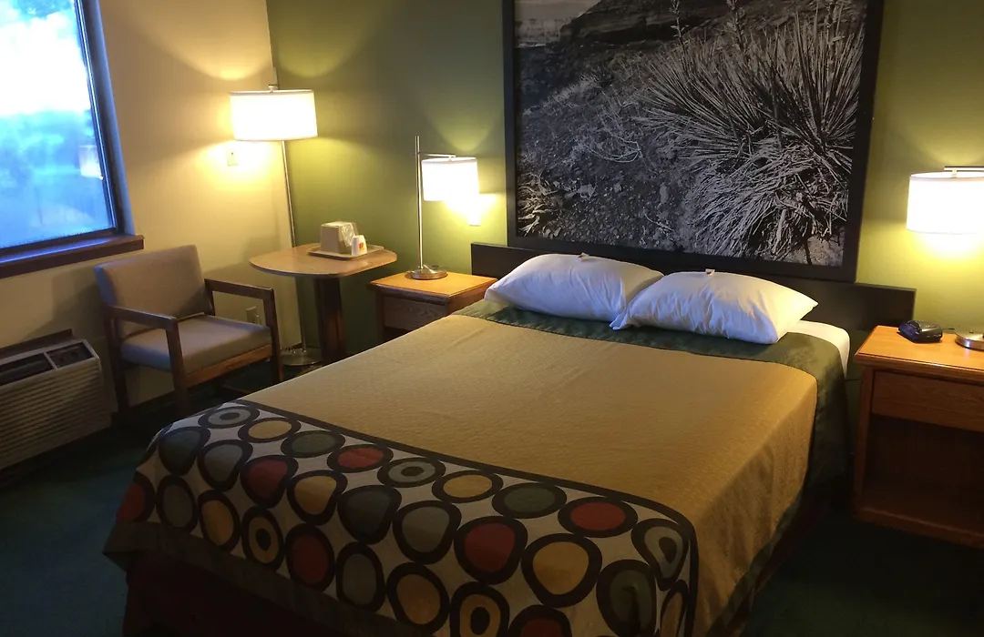 Super 8 By Wyndham Buffalo-1