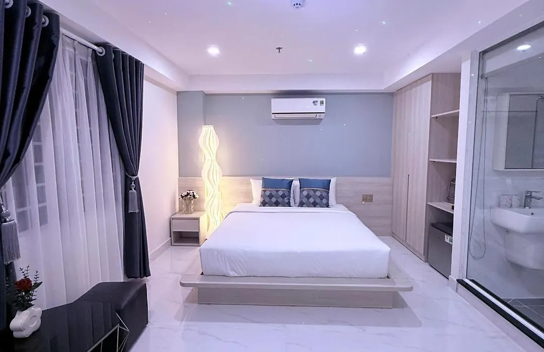 The Luxury Hotel-1