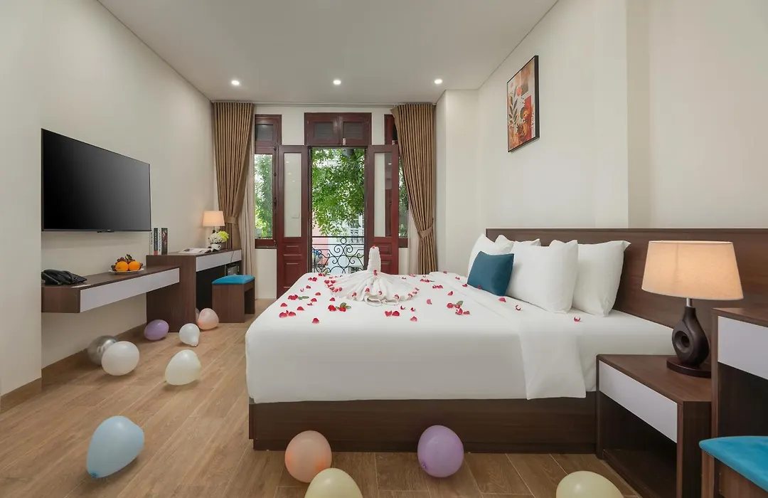 Queen Cafe Hotel-1