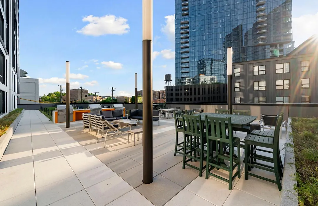 Chic 4-Bedroom With Skyline Views & Amenities-1