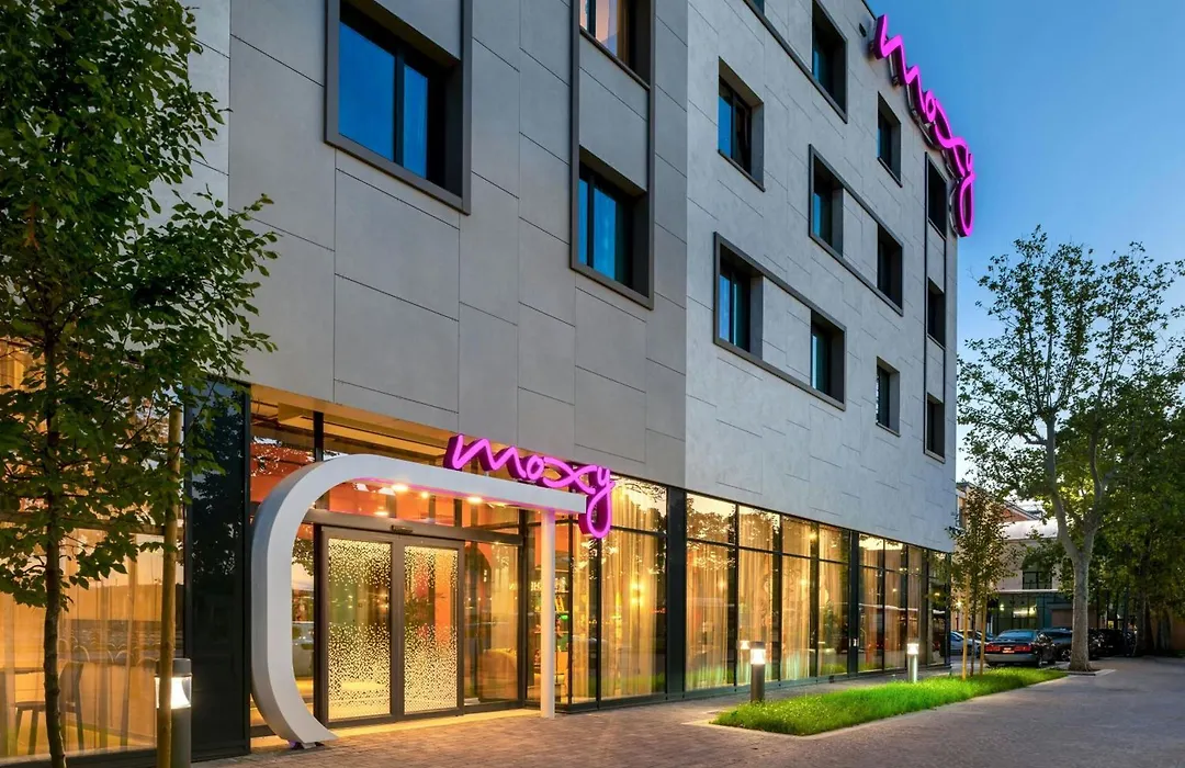 Moxy Verona-1