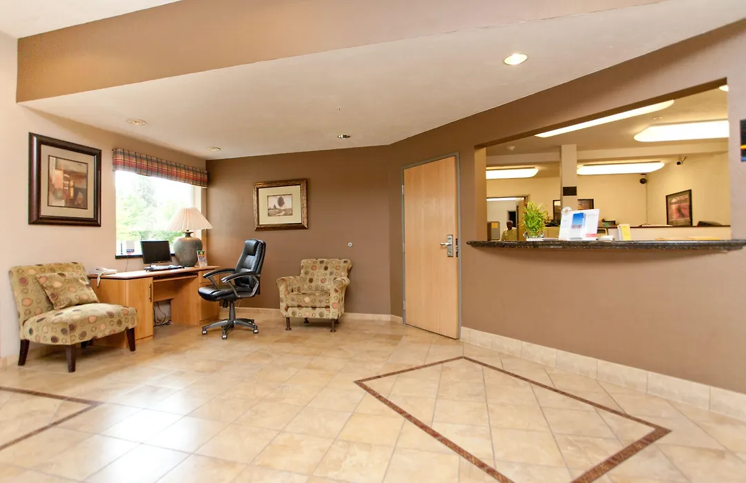 Super 8 By Wyndham Woodburn-1