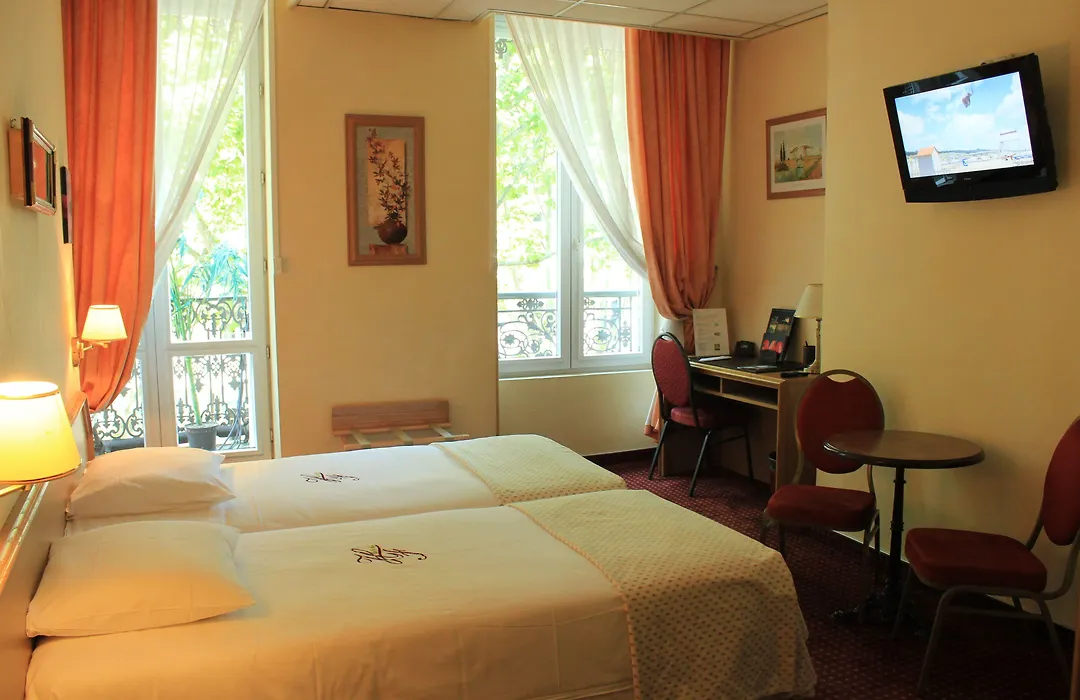 Hotel Foch-1