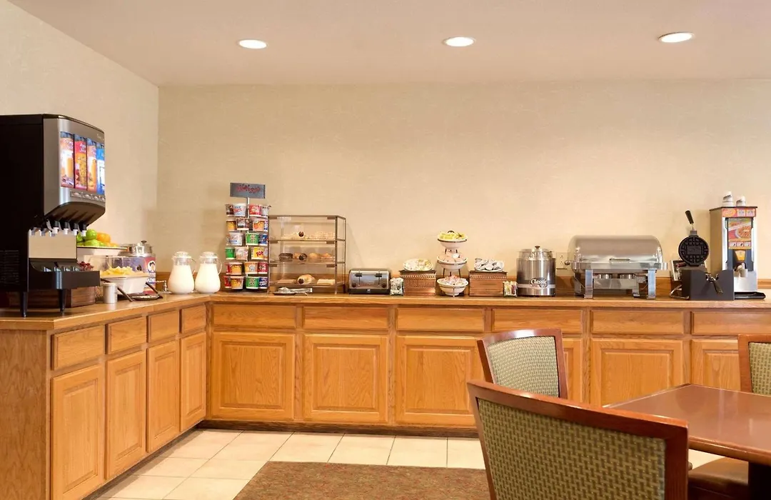 Country Inn & Suites By Radisson, Nevada, Mo-1
