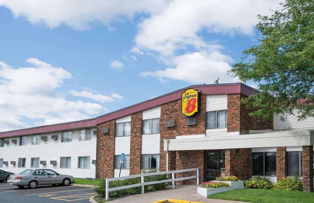 Super 8 By Wyndham Brooklyn Center/Mpls-1