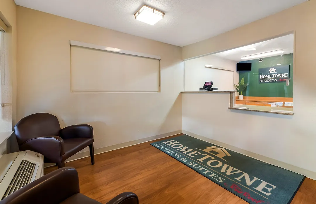 Hometowne Studios By Red Roof Orlando - Ucf Area-1