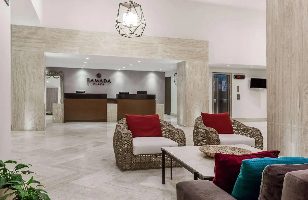 Ramada Plaza Leon-1