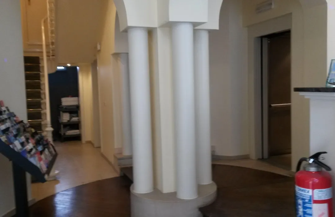 Hotel Queen Mary-1