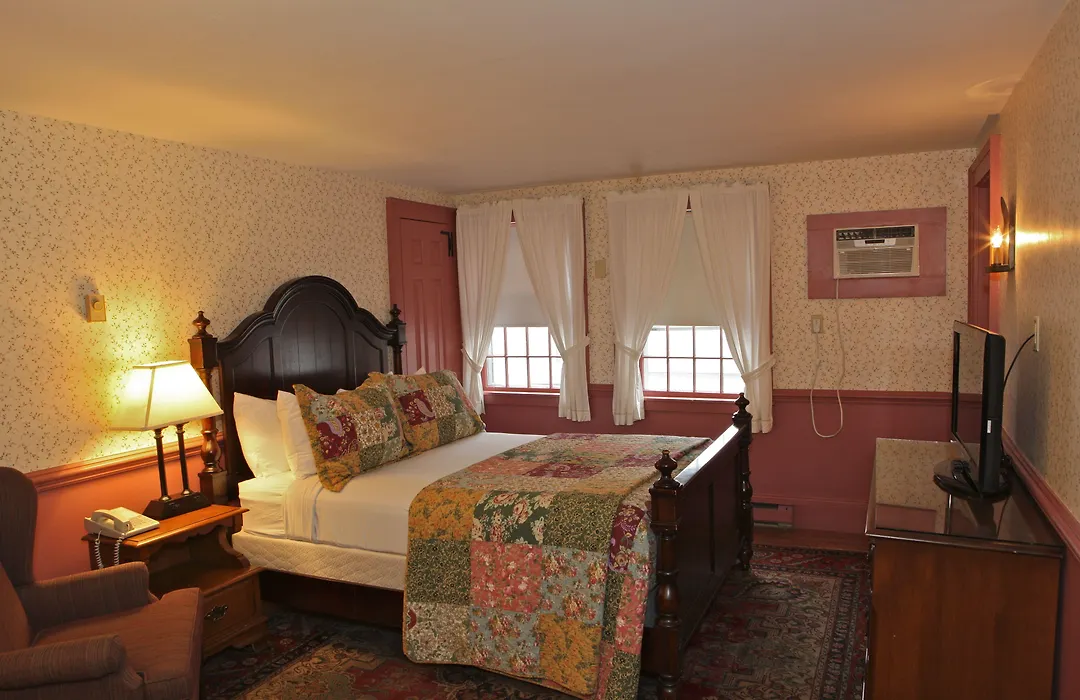 Publick House Historic Inn And Country Motor Lodge-1