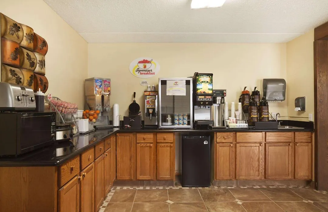 Super 8 By Wyndham West Fargo Main Ave Nd-1