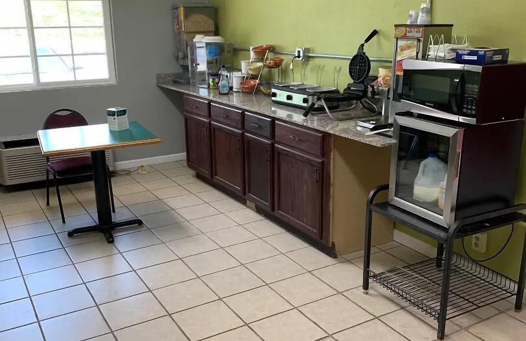 Amerivu Inn & Suites - Gilbertsville-1