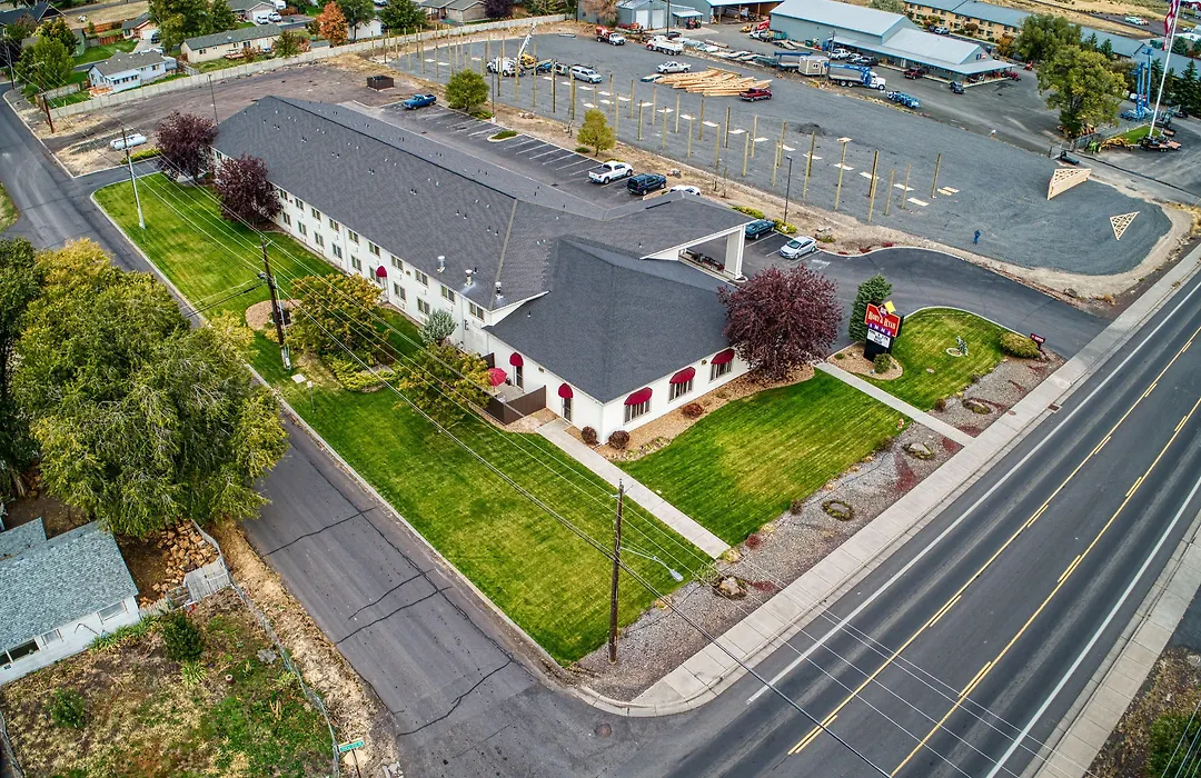 Rory & Ryan Inn-1
