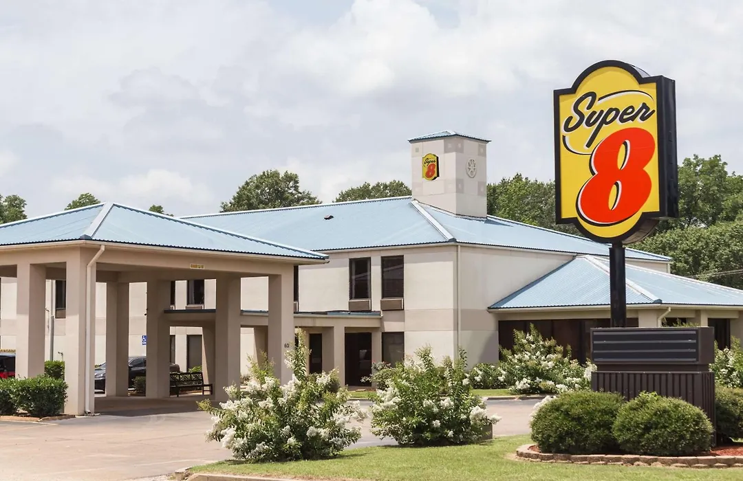 Super 8 By Wyndham Indianola-1