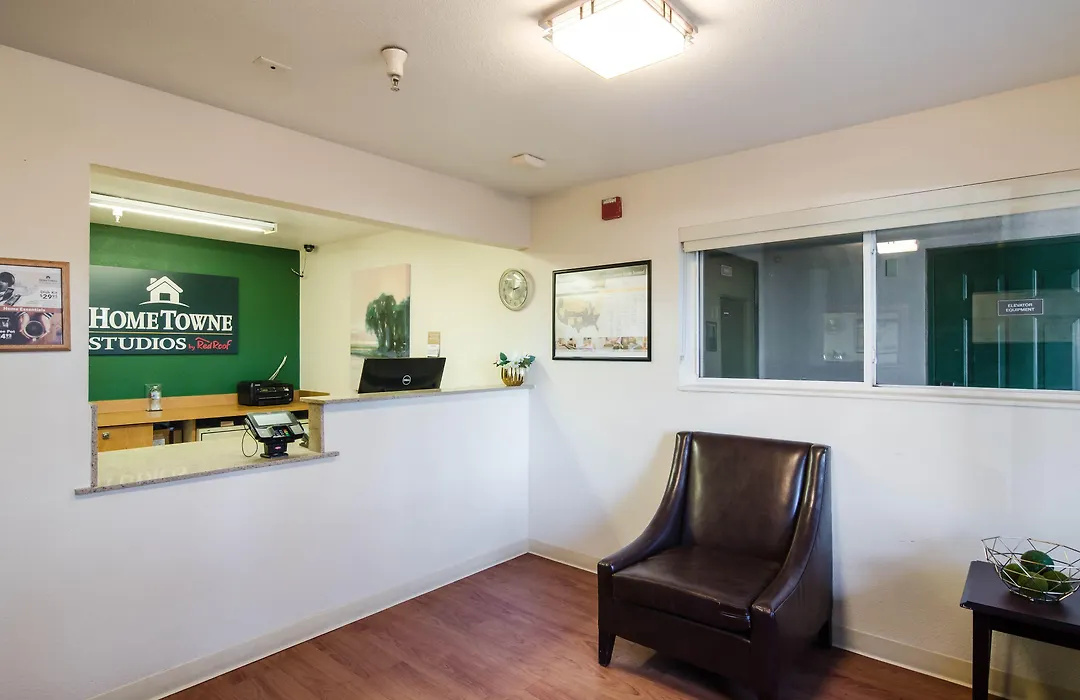 Hometowne Studios By Red Roof Denver - Thornton-1
