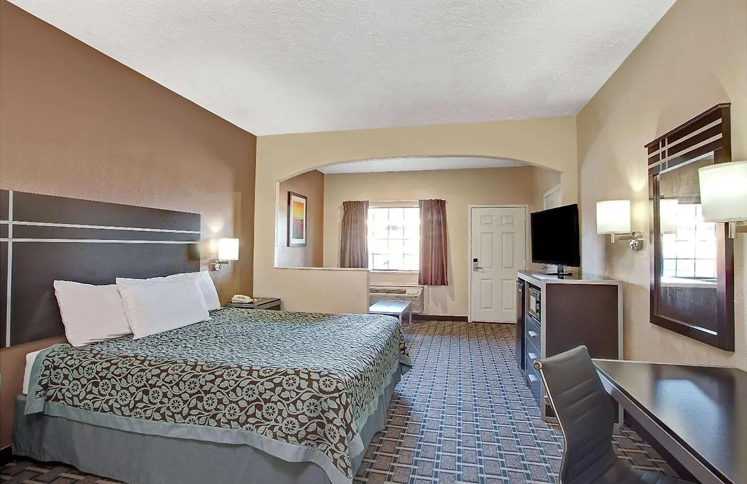 Days Inn & Suites By Wyndham Houston North - Spring-1