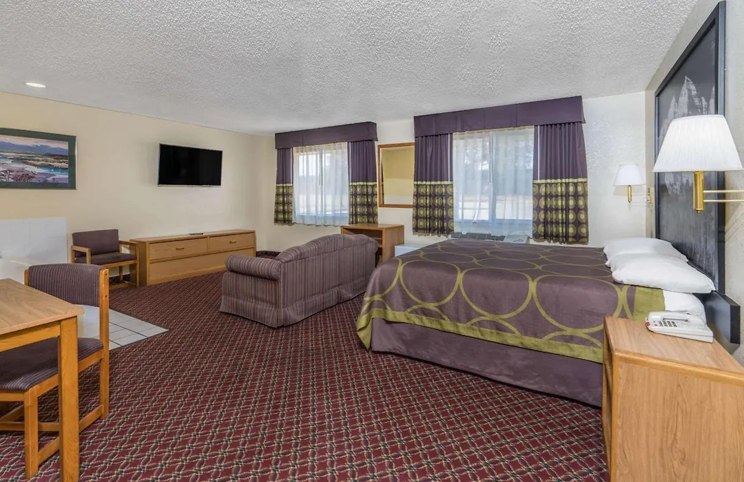 Super 8 By Wyndham Fountain-1