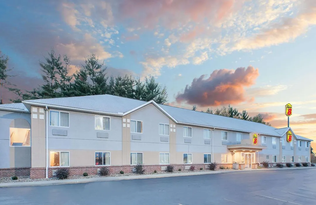 Super 8 By Wyndham Seville-1