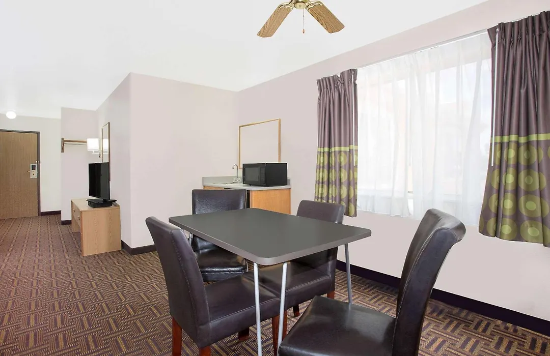 Super 8 By Wyndham Bloomfield-1