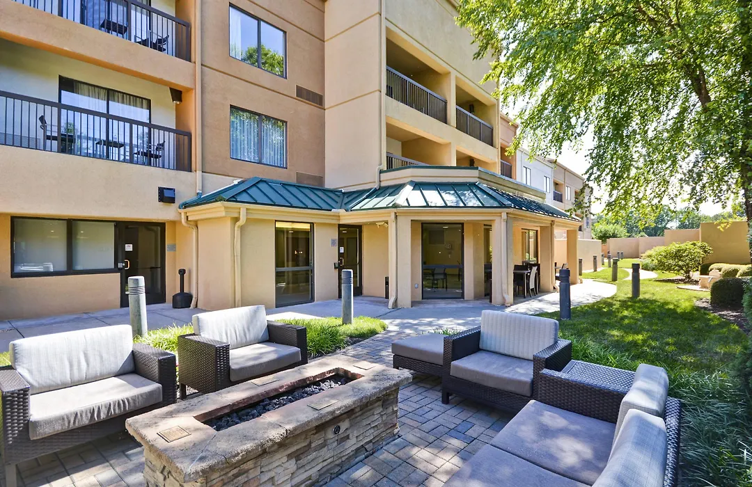 Courtyard By Marriott Dalton-1