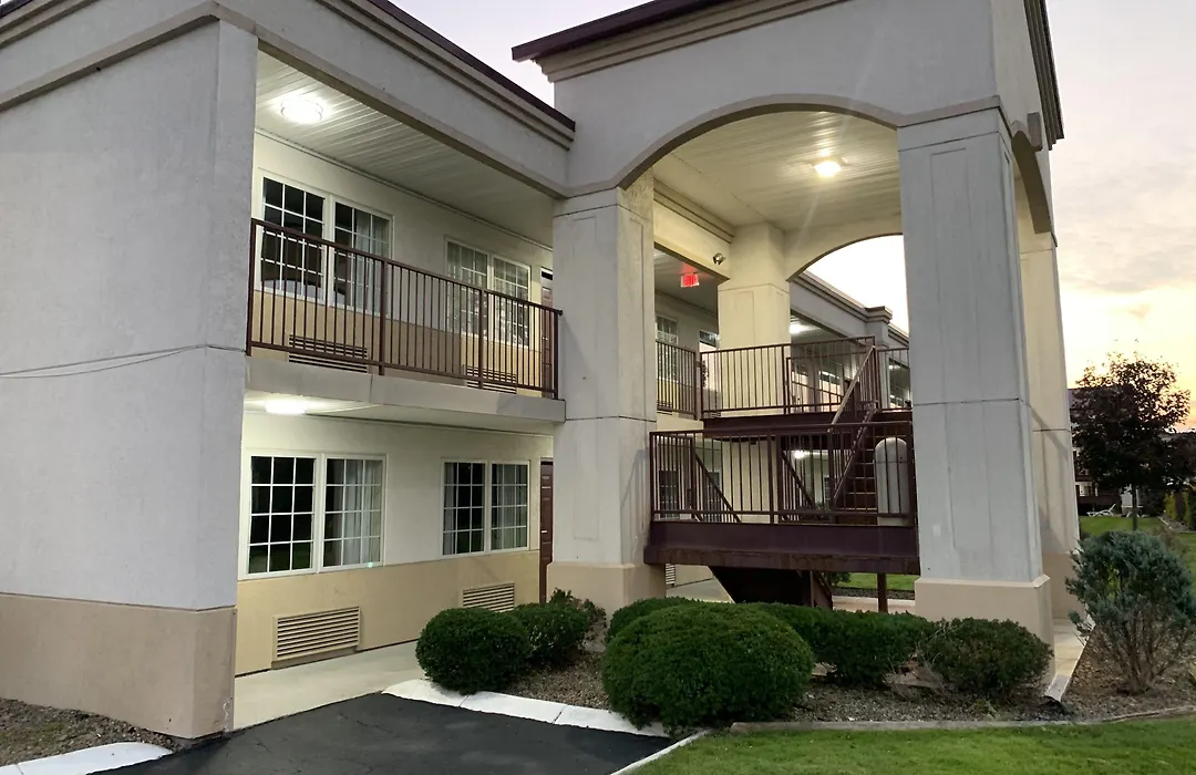 Days Inn By Wyndham Austintown-1