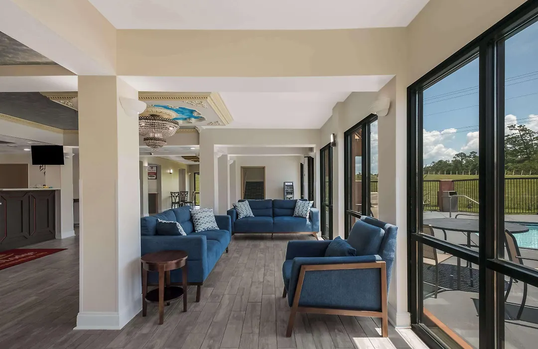 Econo Lodge Inn & Suites Diamondhead-1