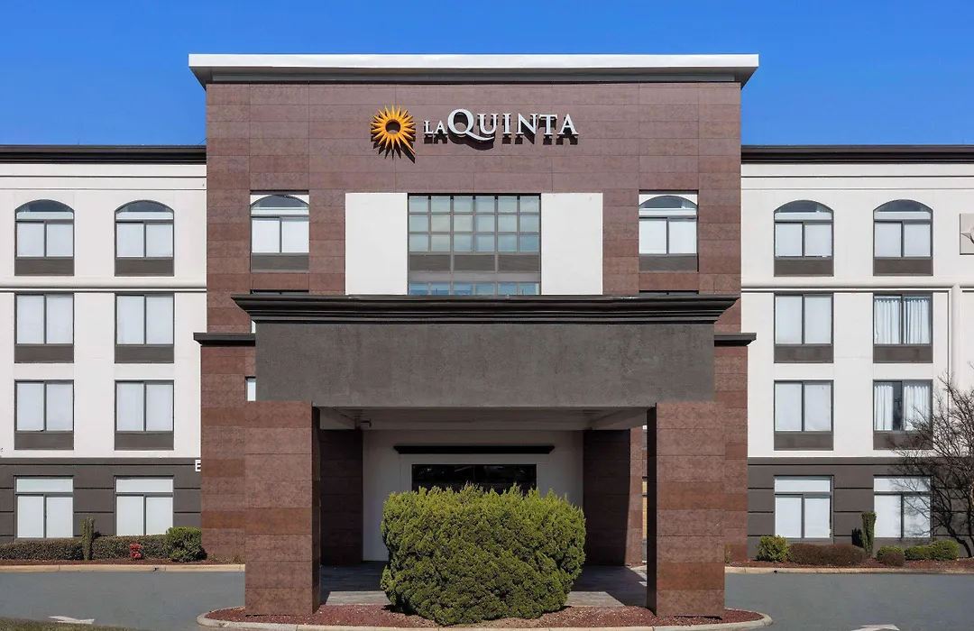 La Quinta Inn & Suites By Wyndham Mooresville-1
