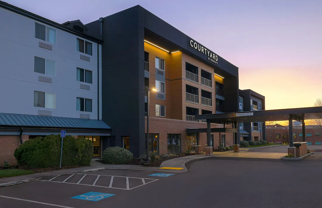 Courtyard By Marriott Portland Southeast/Clackamas-1