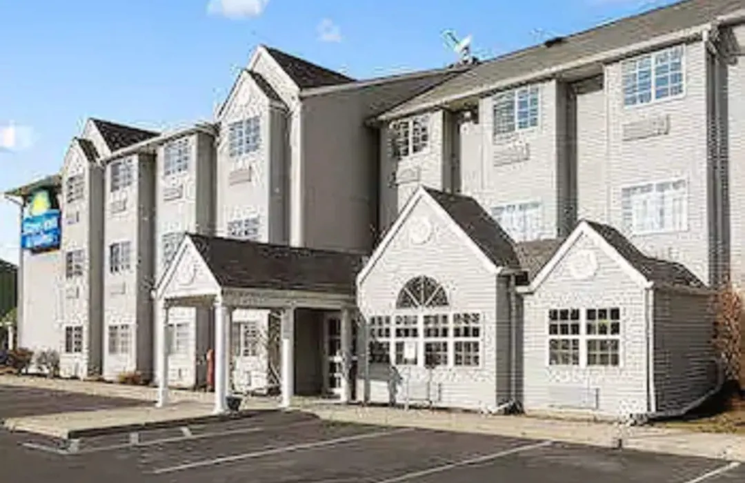 Days Inn & Suites By Wyndham Lafayette In-1