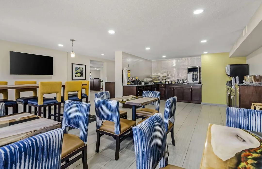 Clarion Pointe Staunton East-1