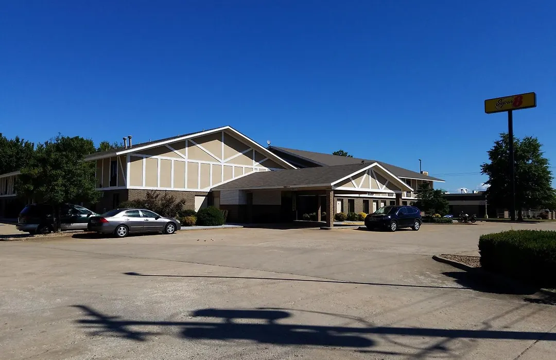 Super 8 By Wyndham Bentonville-1