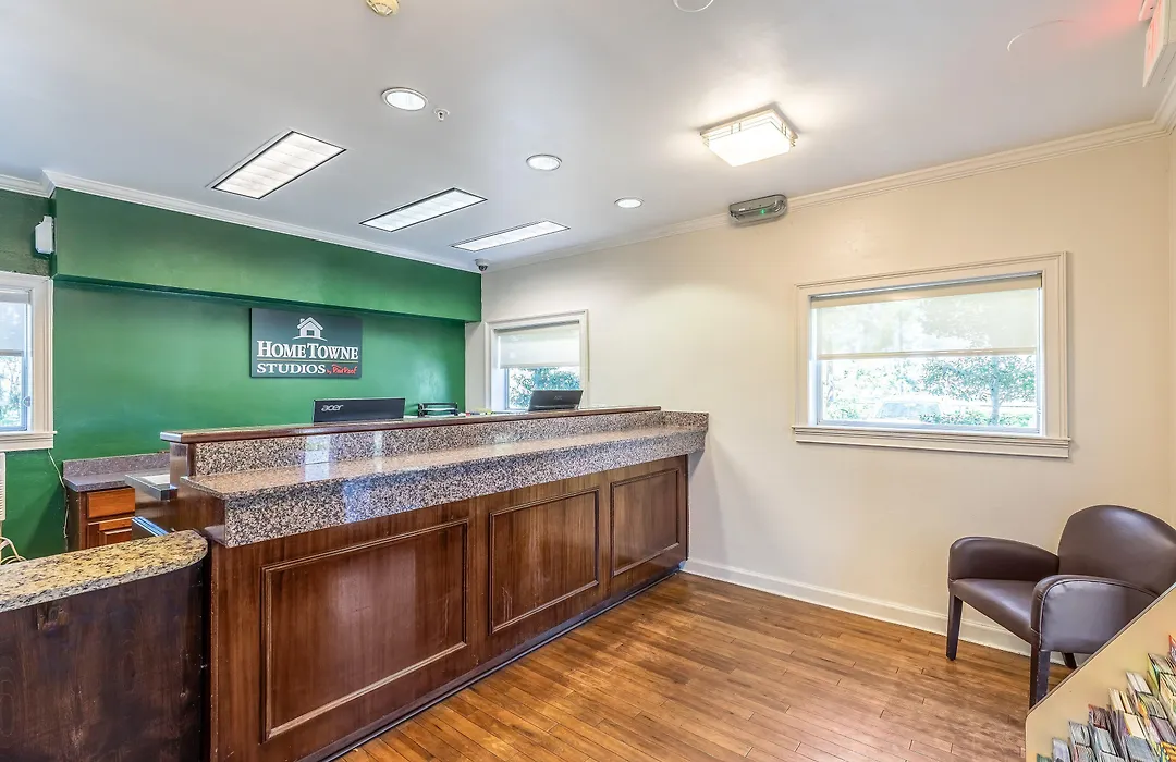 Hometowne Studios By Red Roof Orlando - Casselberry-1