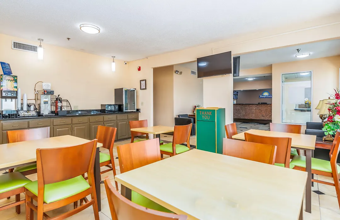 Days Inn By Wyndham Coliseum Montgomery Al-1