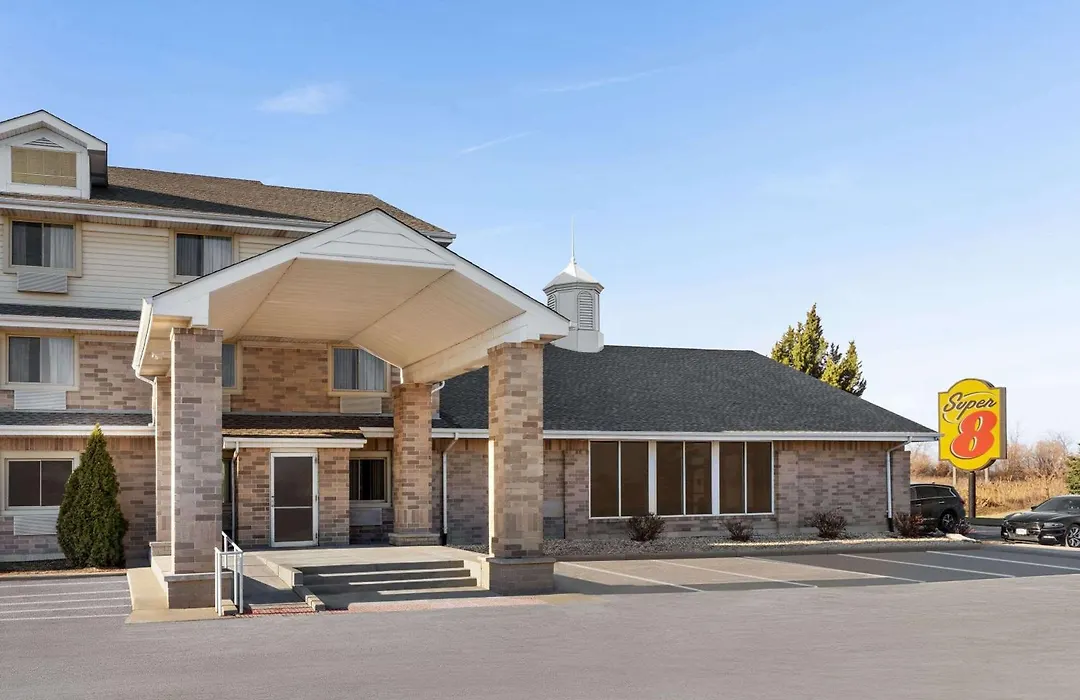 Super 8 By Wyndham Joliet I-55 N/Chicago-1