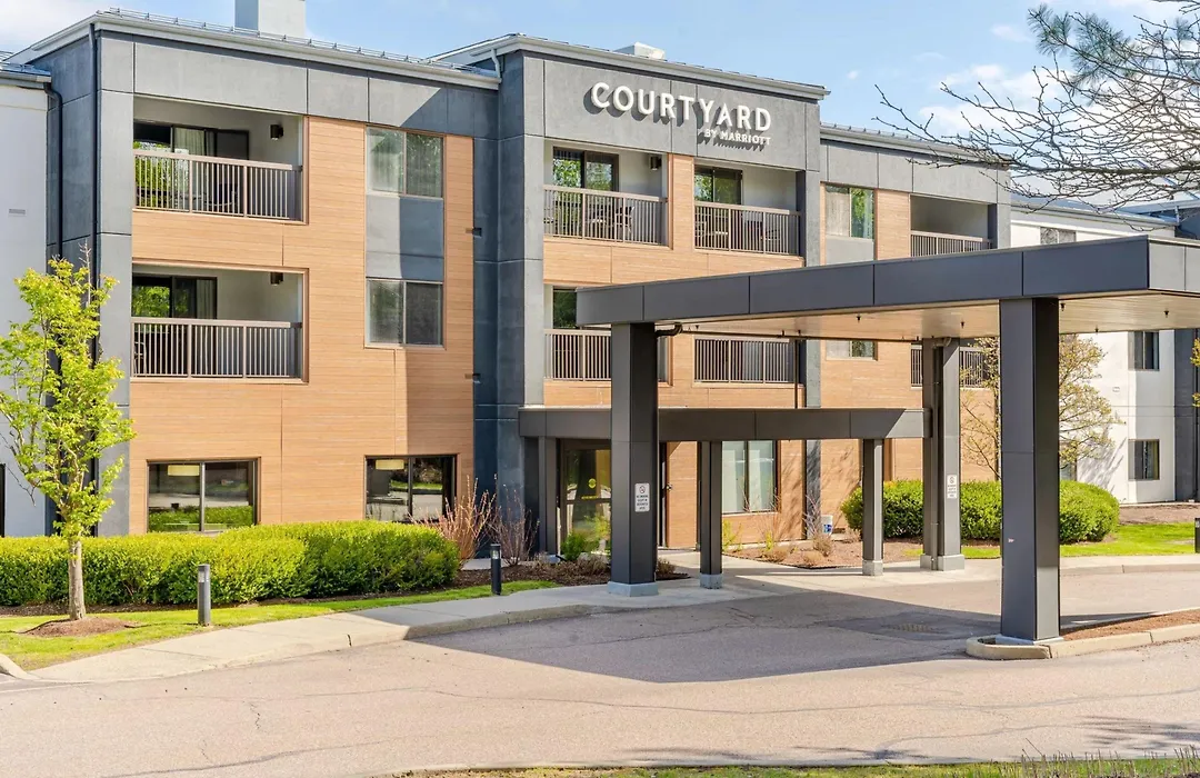 Courtyard Burlington Williston-1