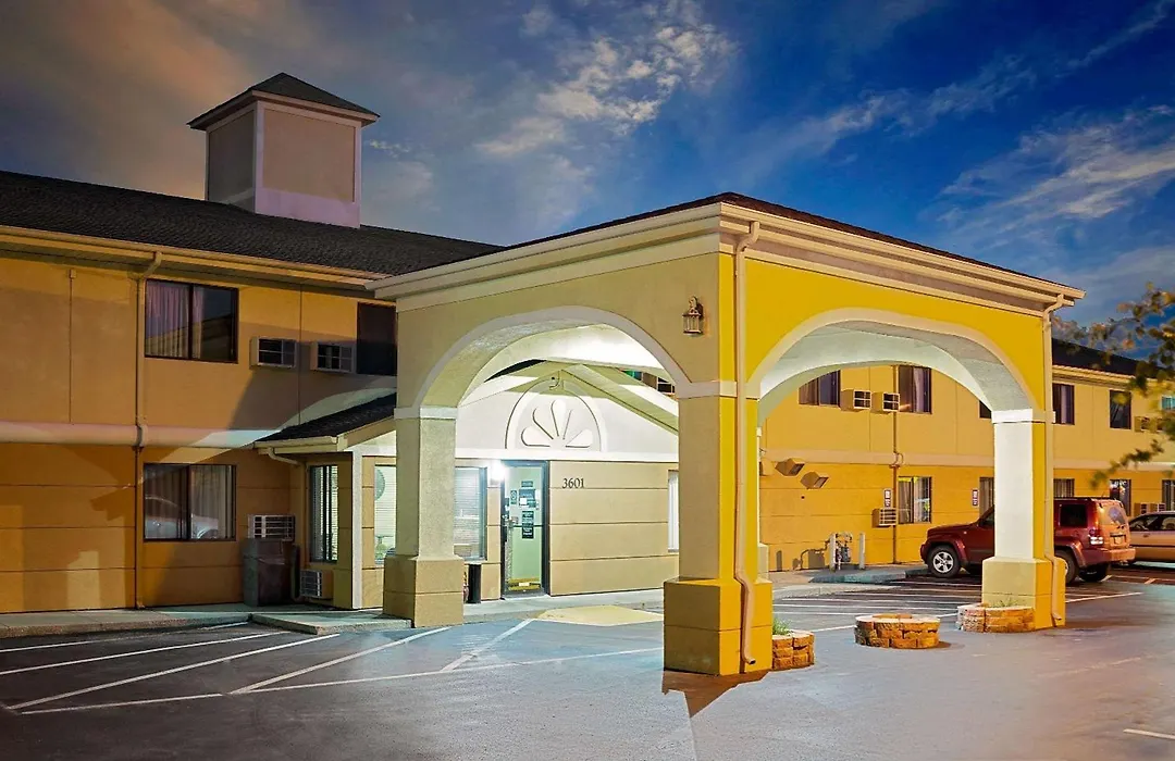 Super 8 By Wyndham Muncie/Ball St. College Area-1