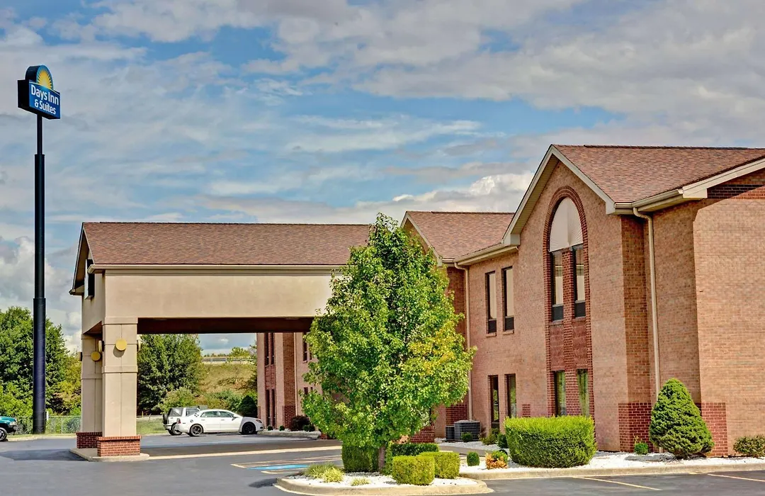 Days Inn & Suites By Wyndham Louisville Sw-1