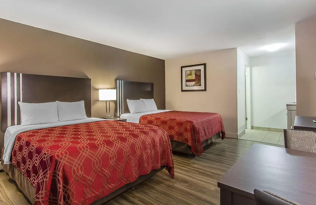 Econo Lodge Inn & Suites Lethbridge - Henderson Lake-1