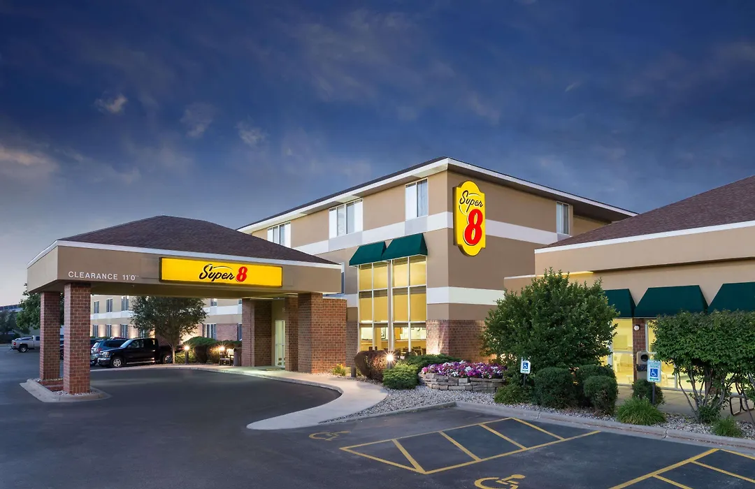 Super 8 By Wyndham Madison South-1