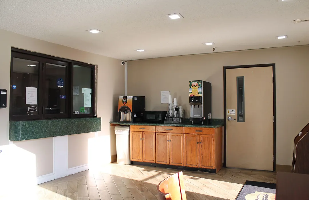 Super 8 By Wyndham Greensboro/Coliseum/Conv.-1