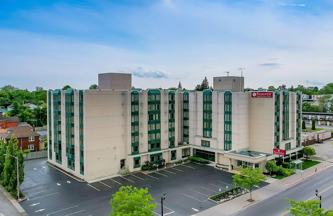 Ramada By Wyndham Niagara Falls Near The Falls-1