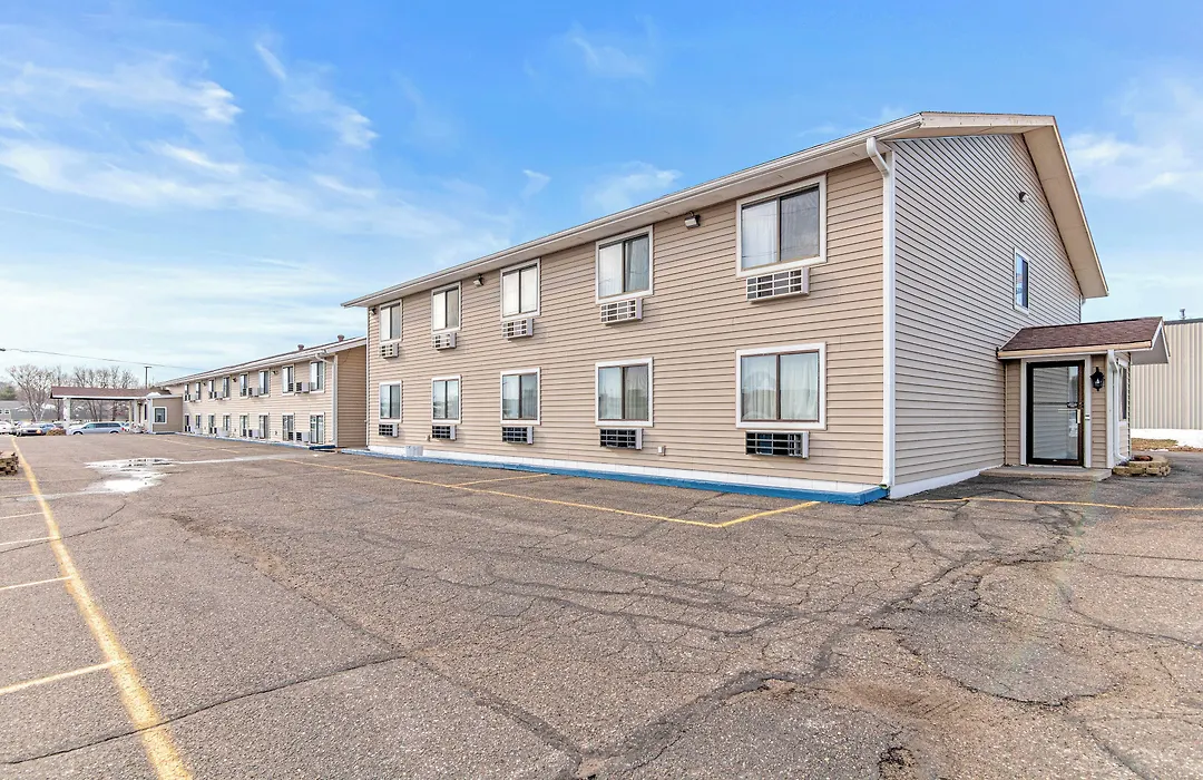 Super 8 By Wyndham Little Falls-1