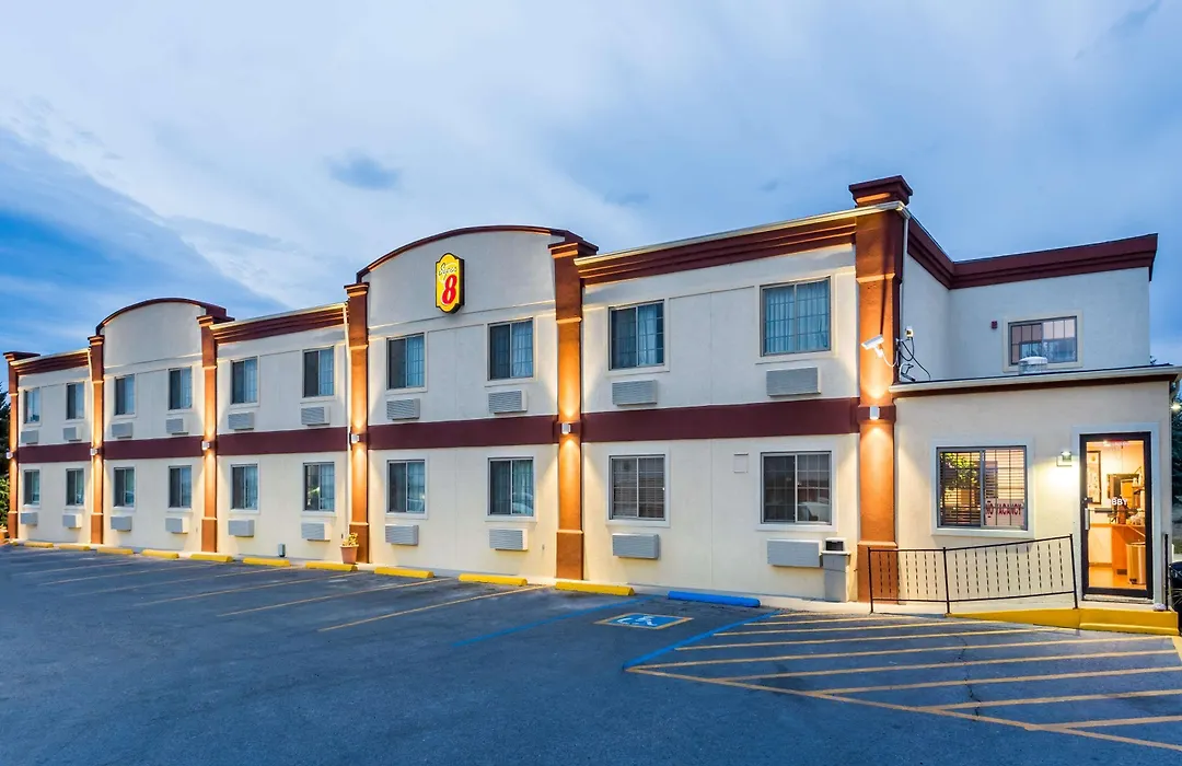 Super 8 By Wyndham Douglas-1